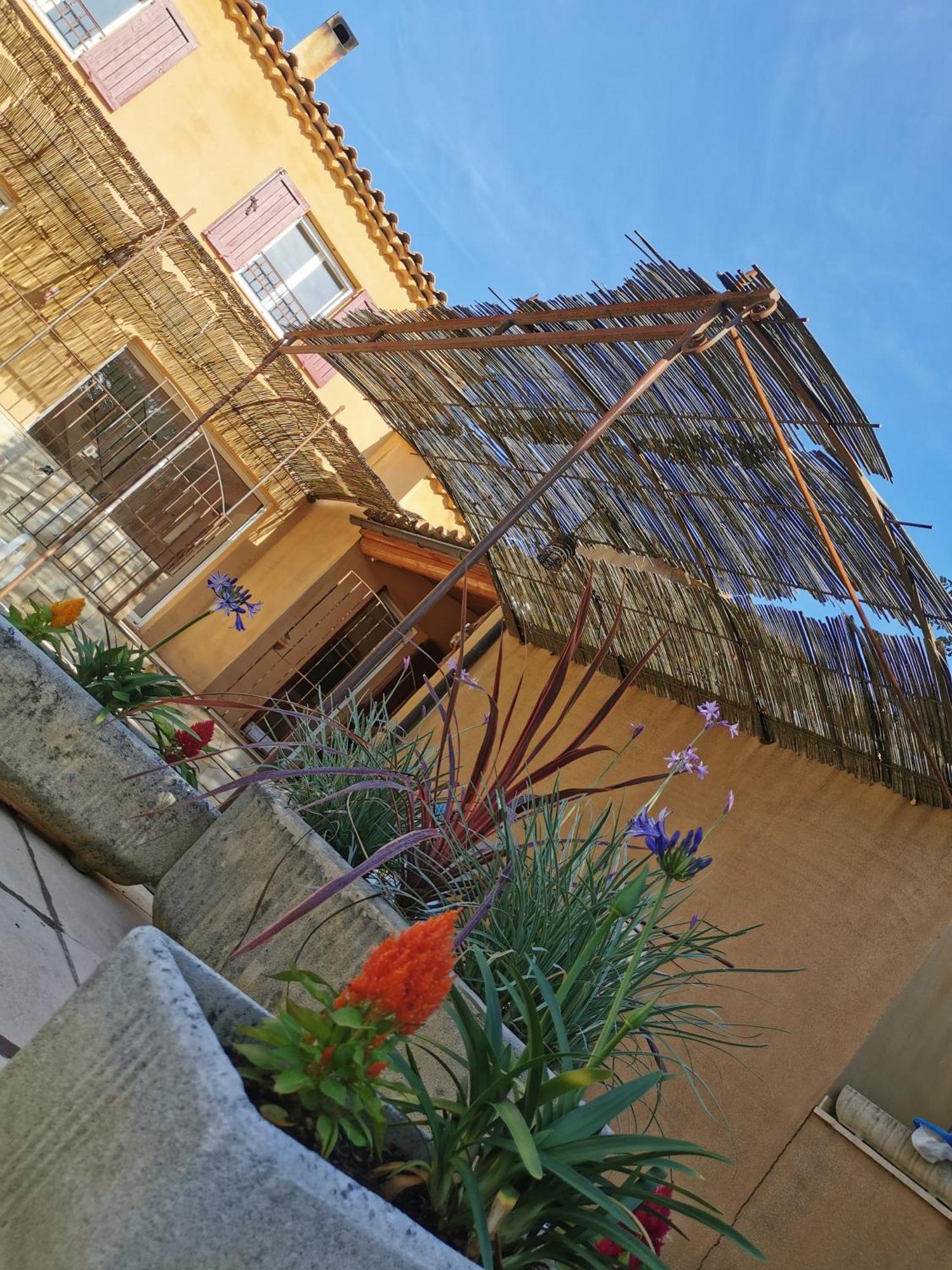 Studio 25M2 Avec Piscine Et Spa, Proche Iter Et Cadarache Apartamento Valensole Exterior foto