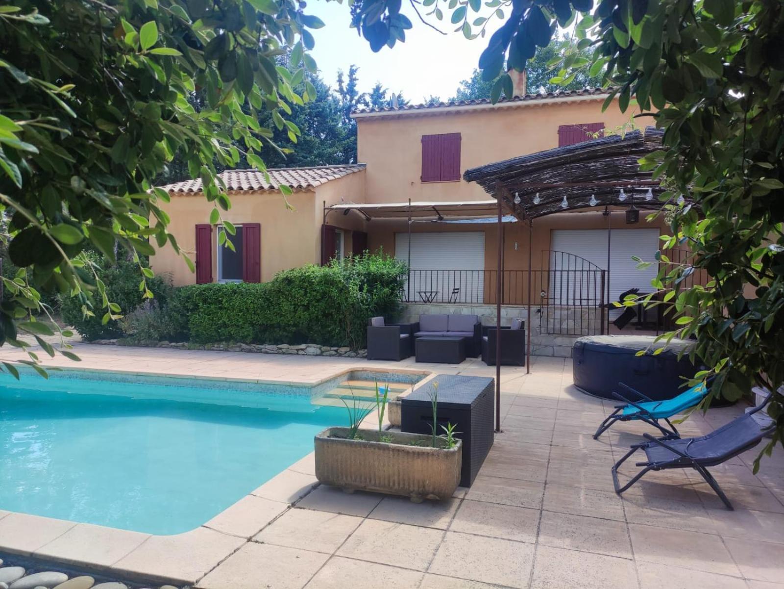 Studio 25M2 Avec Piscine Et Spa, Proche Iter Et Cadarache Apartamento Valensole Exterior foto